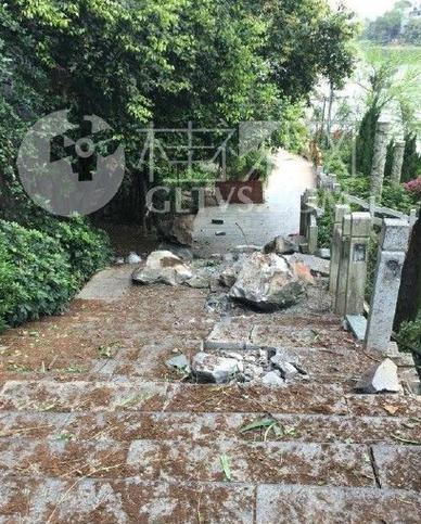 新澳正版资料大全免費和300斤巨石砸中汽车与巨石砸死