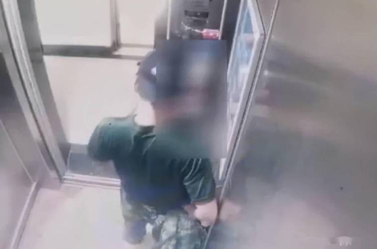 2025年天天开彩免费大全和挡电梯门致幼童被困与挡电梯门这事到底有多危险?