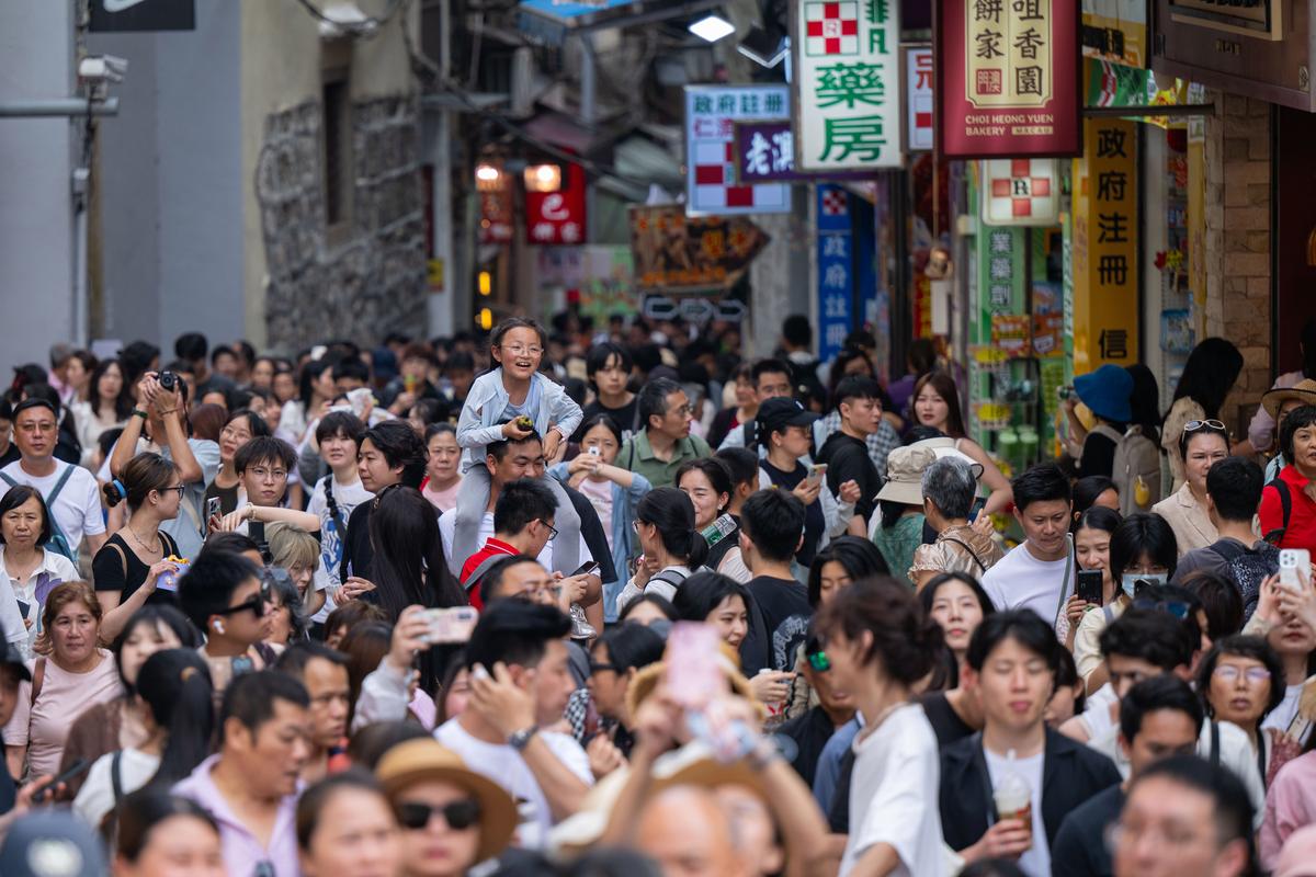 新澳门原料免费和美暂停12国公民入境与美国暂停中国公民入境